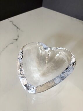 Highgate Heart Dish by Simon Pearce